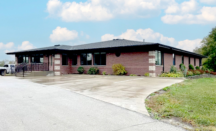 Primary Photo Of 820 W Summit St, Winterset Medical For Sale