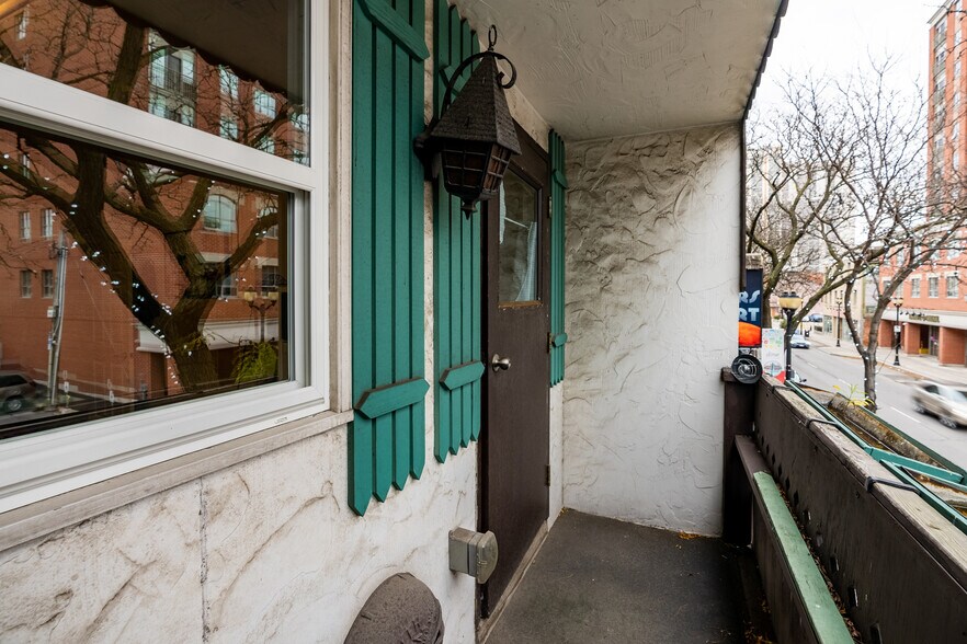 More Photos Of 249-255 King St E, Hamilton Apartments For Sale
