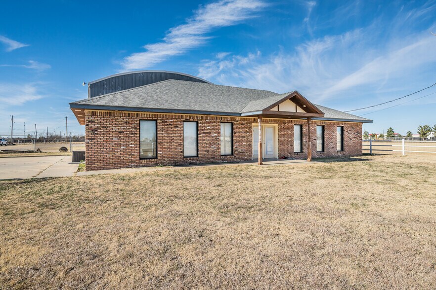 More Photos Of 11616 Tanglewood Rd, Amarillo Office For Sale