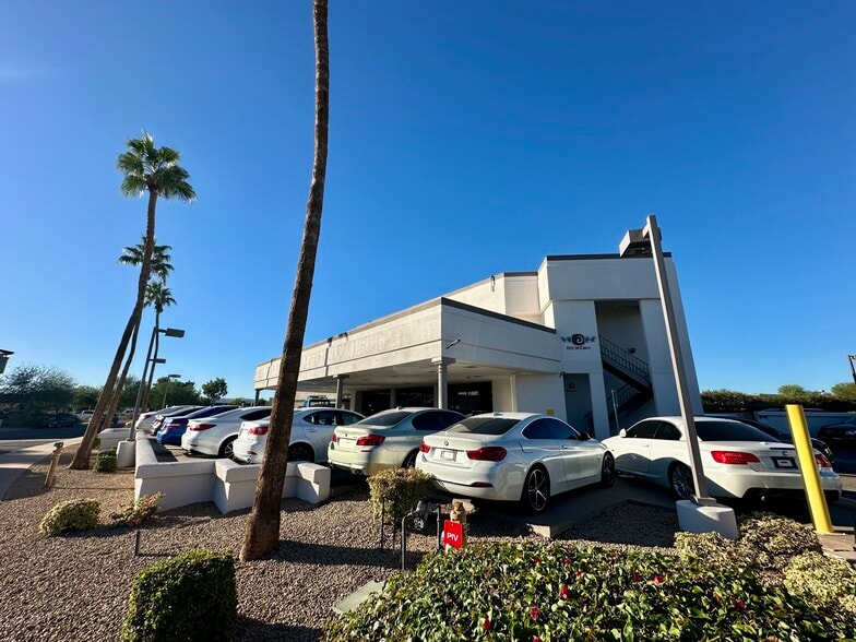 More Photos Of 8140 E Butherus Dr, Scottsdale Auto Dealership For Lease