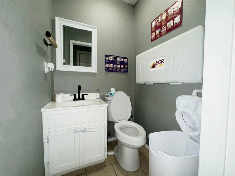 More Photos Of 1555 Echota Ave, Tahlequah Office For Sale