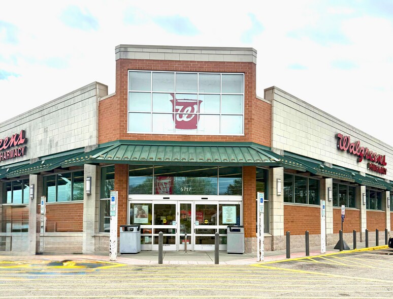 Primary Photo Of 5717 S NC-41 Hwy, Wallace Drugstore For Sale