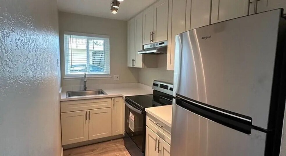 More Photos Of 75 N Hebbron Ave, Salinas Apartments For Sale