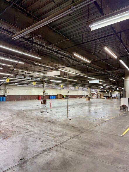 More Photos Of 3940 Pixie Ave, Lakewood Warehouse For Sale