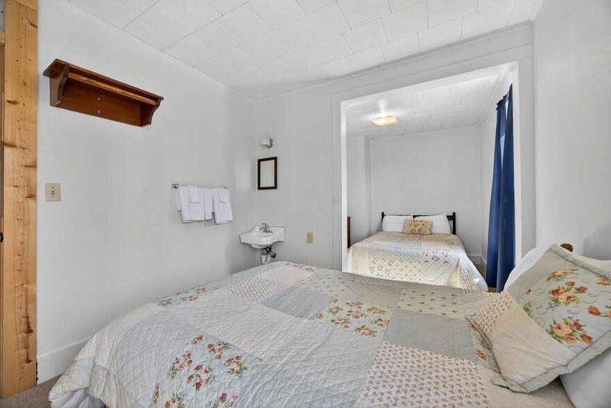 More Photos Of 201 N Main St, Alma Hotel For Sale