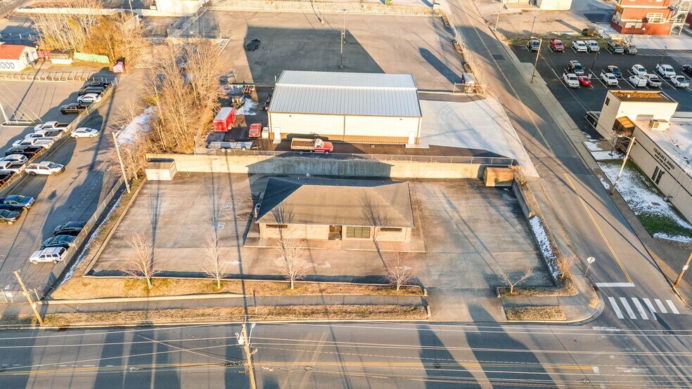 More Photos Of 215 8th St, Clarksville Medical For Lease