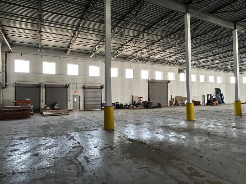 More Photos Of 625 N Sacramento Blvd, Chicago Warehouse For Lease