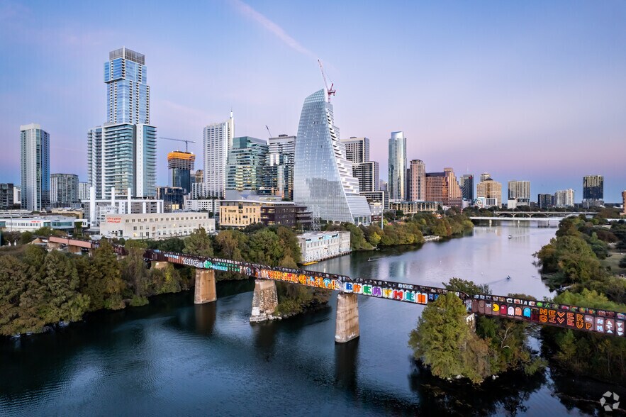 More Photos Of 601 W 2nd St, Austin Office For Lease
