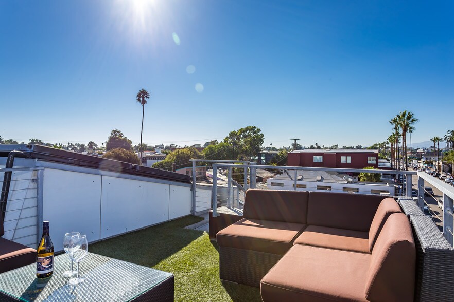 More Photos Of 1212 Abbot Kinney Blvd, Venice Loft Creative Space For Sale