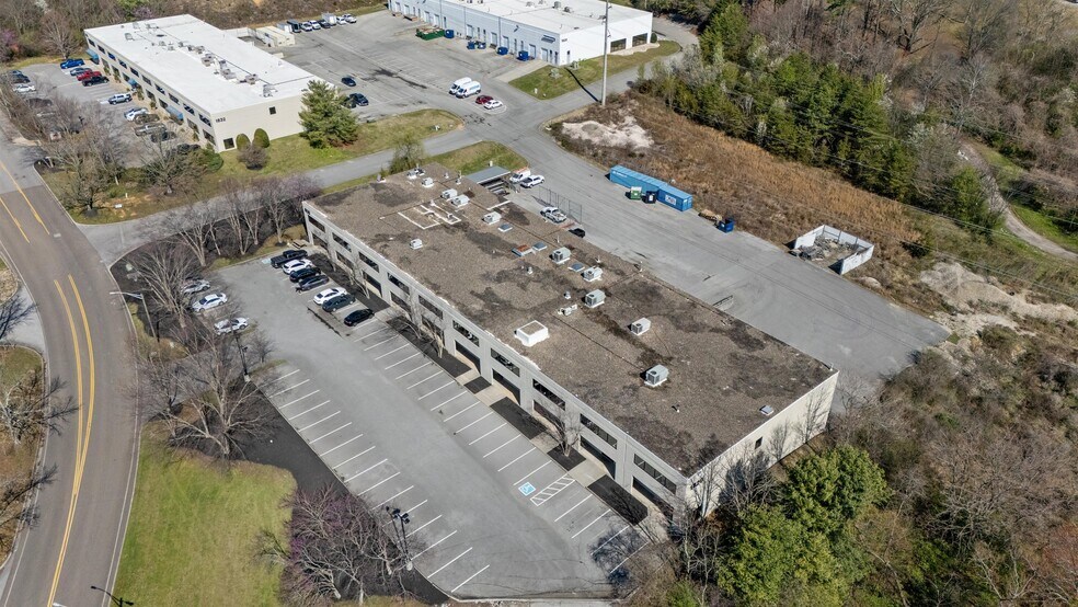 More Photos Of 1820 Midpark Rd, Knoxville Light Distribution For Lease