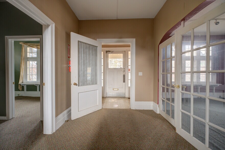 More Photos Of 41 Wellington St, Brantford Office For Sale