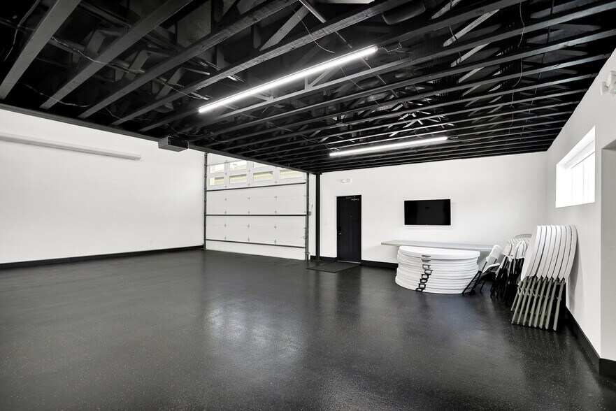 More Photos Of 17725 Motor District Cir, Carmel Showroom For Sale