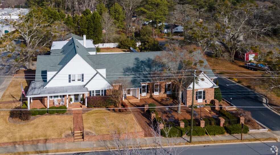 More Photos Of 201 E Academy St, Fuquay-Varina Office For Sale