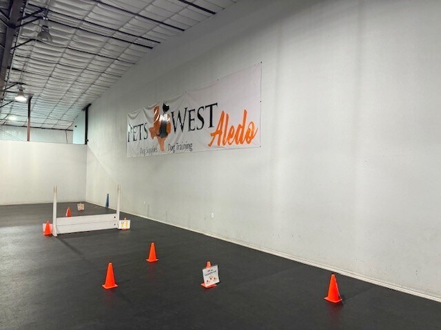 More Photos Of 102 Bear Cat Rd, Aledo General Retail For Lease