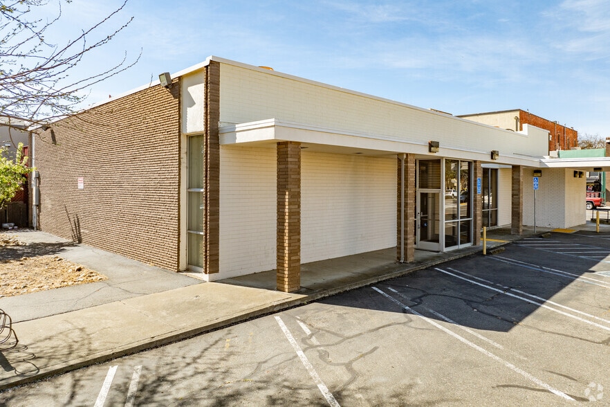 More Photos Of 178 N 1st St, Dixon Freestanding For Sale