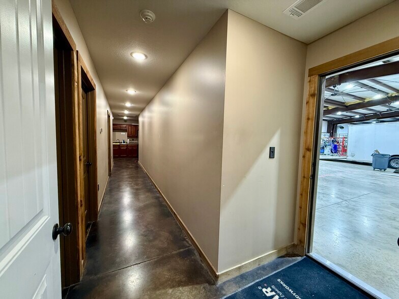More Photos Of 60 County Road 9501 N, Brookland Warehouse For Lease