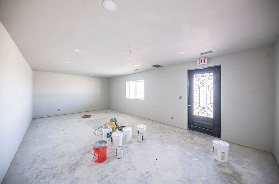 More Photos Of 14050 W Silver Fox Trl, Odessa Warehouse For Lease