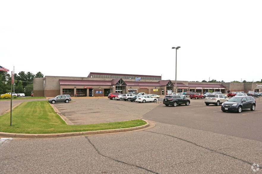 More Photos Of 400 W 9th St N, Ladysmith General Retail For Lease