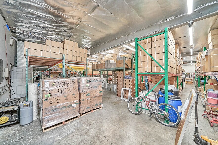 More Photos Of 1977 S Los Angeles St, Los Angeles Distribution For Sale