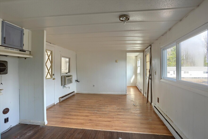 More Photos Of 145 Chamberlaine Ave, Pottsville Flex For Sale
