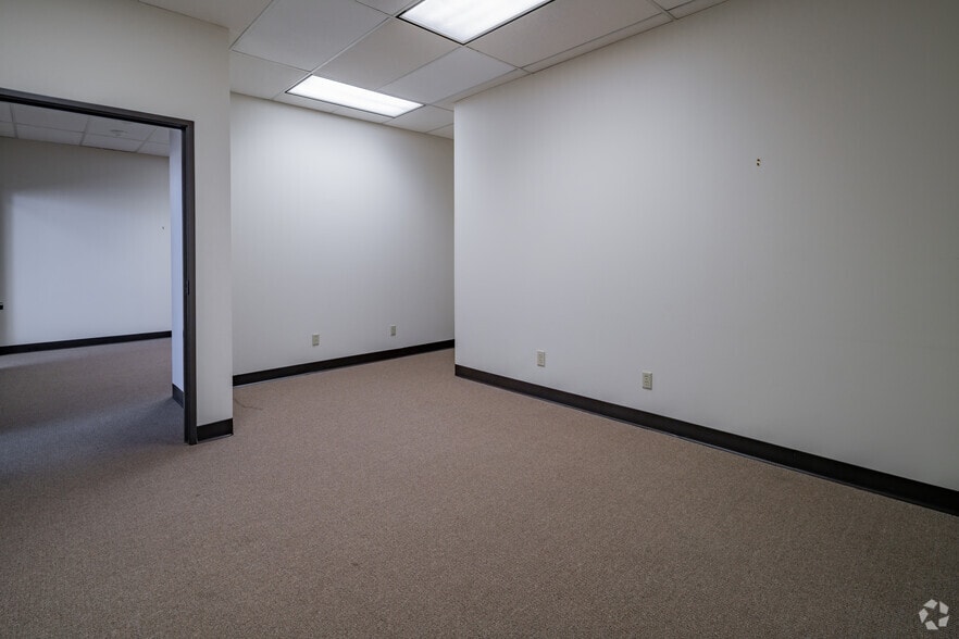 More Photos Of 909 NE Loop 410, San Antonio Office For Lease