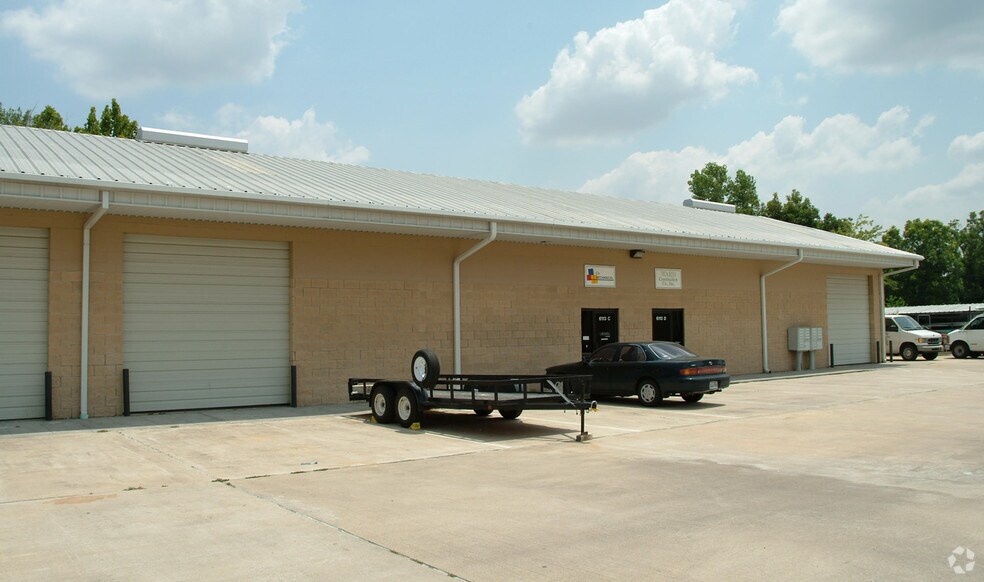 More Photos Of 6111 Milwee St, Houston Unknown For Lease