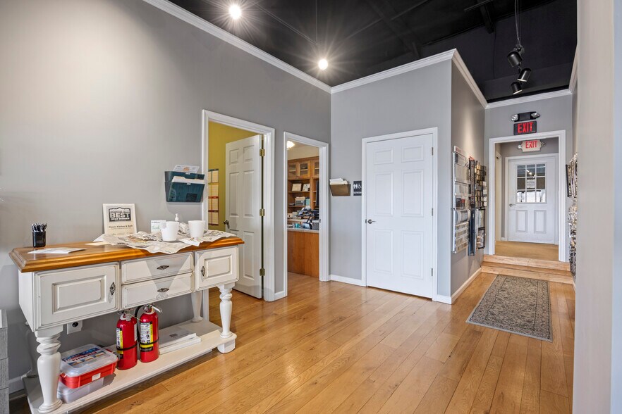 More Photos Of 1930 Deyerle Ave, Harrisonburg Freestanding For Sale