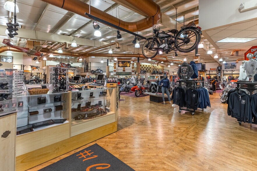 More Photos Of 107 Yearicks Blvd, Centre Hall Auto Dealership For Sale