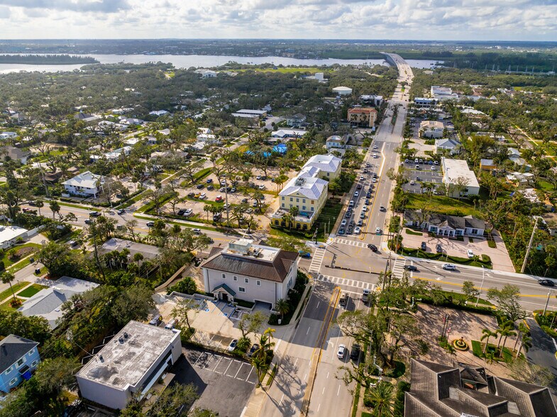 More Photos Of 700 Beachland Blvd, Vero Beach Office For Lease