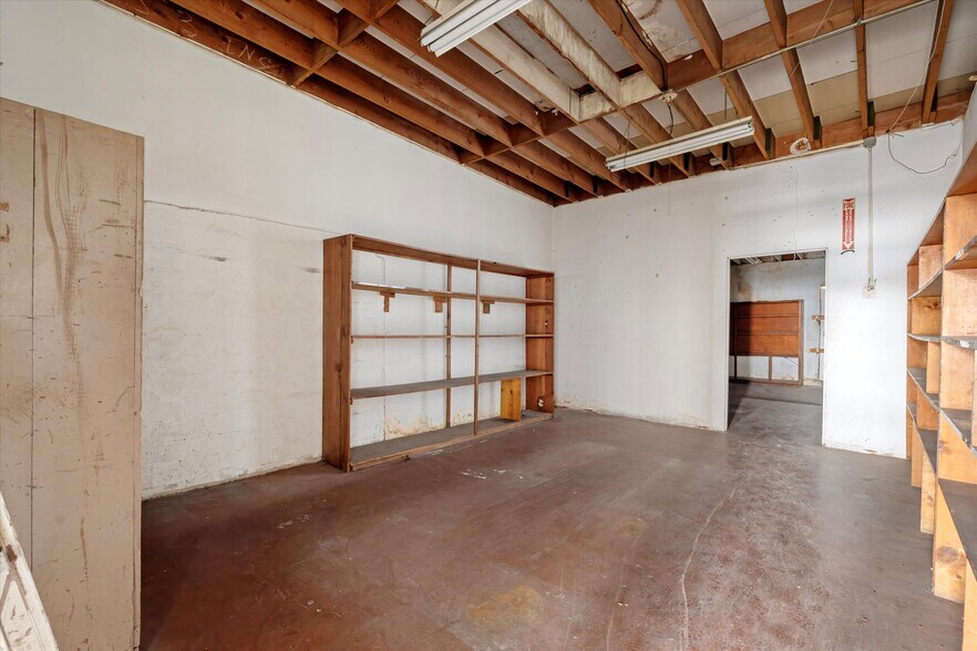 More Photos Of 10523 Long Beach Blvd, South Gate Storefront For Sale