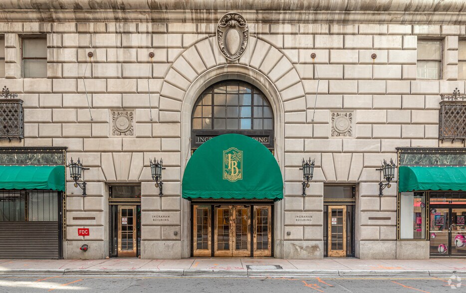 Primary Photo Of 25 SE 2nd Ave, Miami Office For Lease