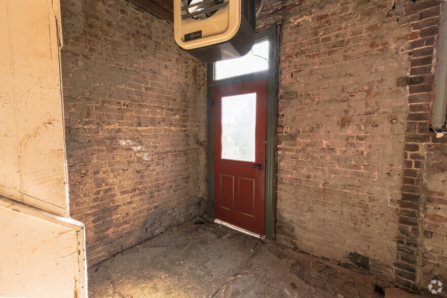 More Photos Of 222 S 3rd St, Ironton Specialty For Sale