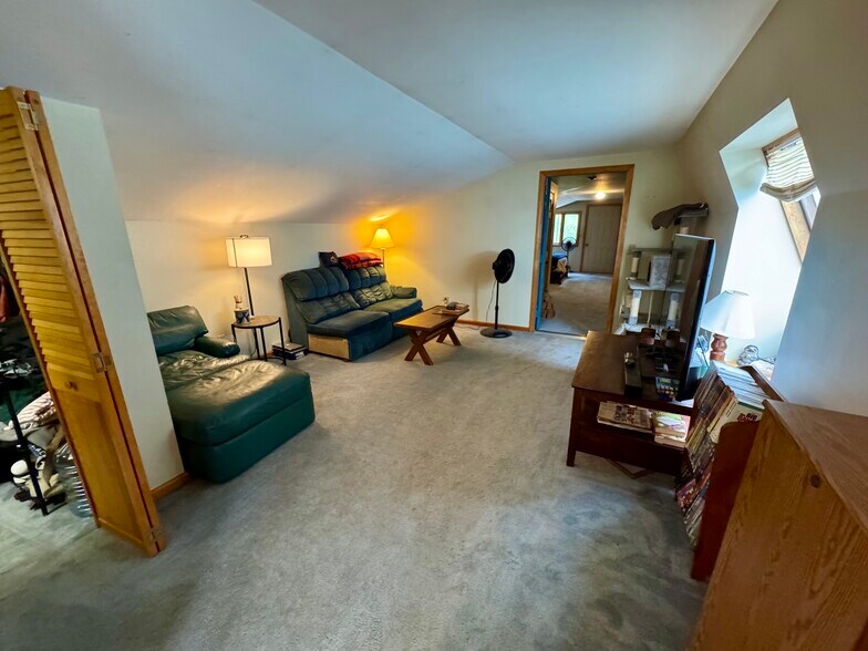 More Photos Of 487 Stevens Pl, Wells River Hospitality For Sale