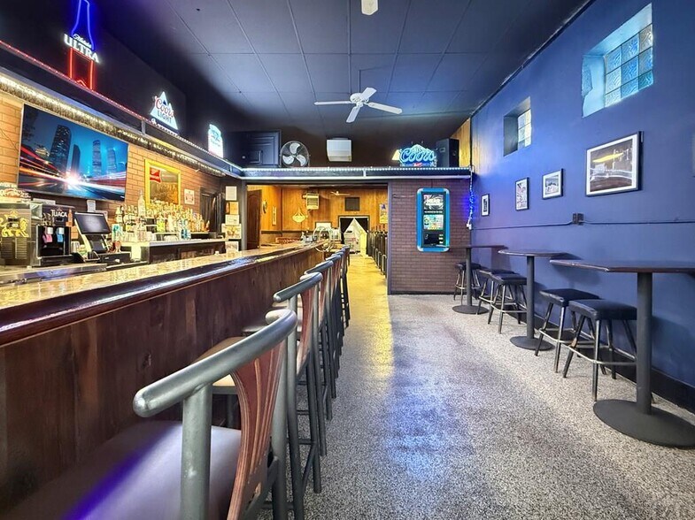More Photos Of 424 W Northern Ave, Pueblo Restaurant For Sale