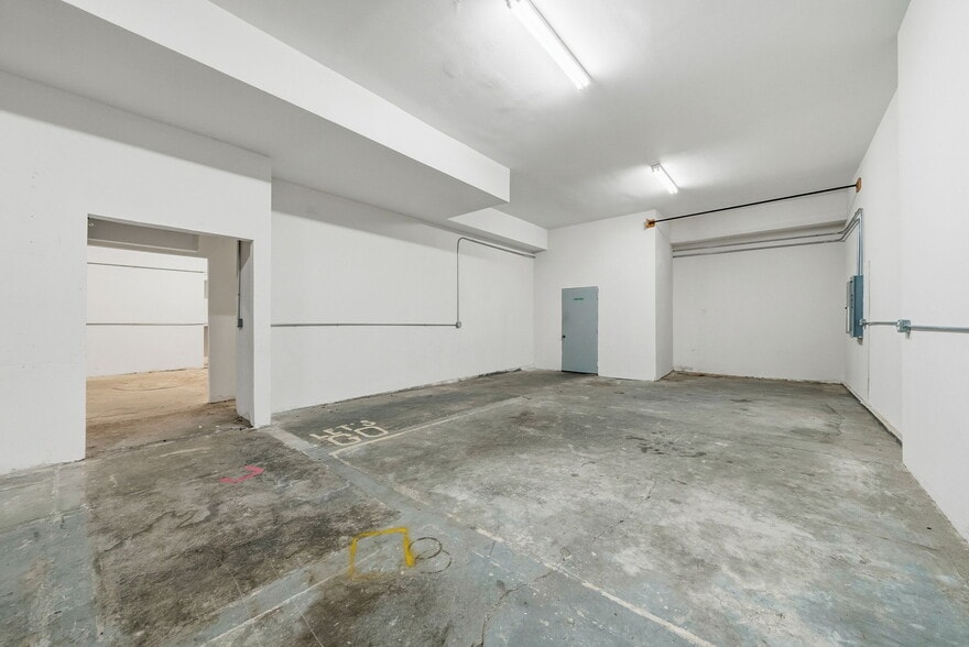 More Photos Of 586 W Avenue 28, Los Angeles Warehouse For Lease