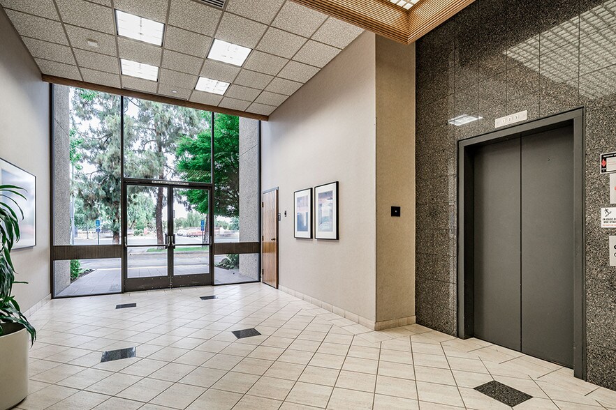 More Photos Of 155 E Shaw Ave, Fresno Office For Lease