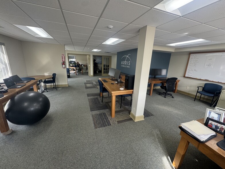 More Photos Of 818 Erwin St, Elkhart Office For Lease