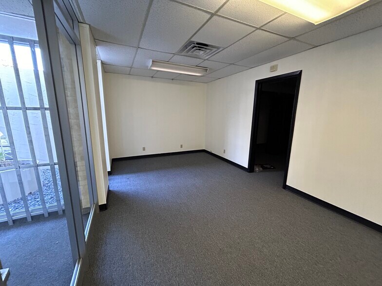 More Photos Of 142 W Rhapsody Dr, San Antonio Office For Lease