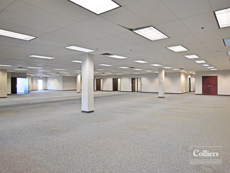 More Photos Of 8248-8264 Lackland Rd, Saint John Warehouse For Lease