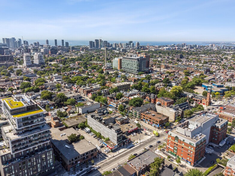 More Photos Of 335 College St, Toronto Apartments For Sale