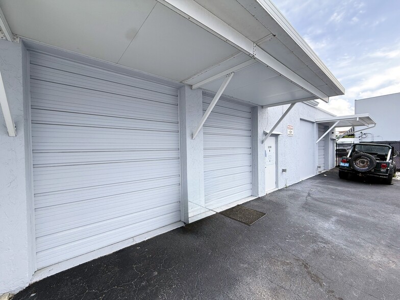 More Photos Of 1214 Roebuck Ct, West Palm Beach Warehouse For Lease