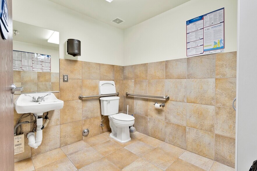 More Photos Of 12180 Ridgecrest Rd, Victorville Showroom For Lease