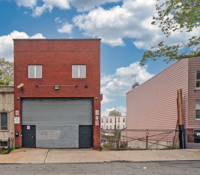 More Photos Of 197 34th St, Brooklyn Industrial For Sale
