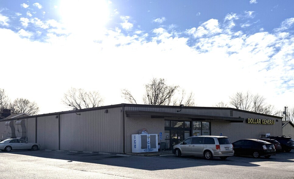 More Photos Of 710 E Pennell St, Carl Junction Freestanding For Sale