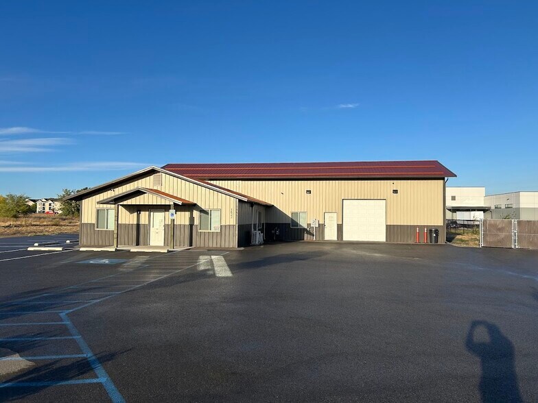 More Photos Of 1622 S Williams Ln, Spokane Light Distribution For Lease