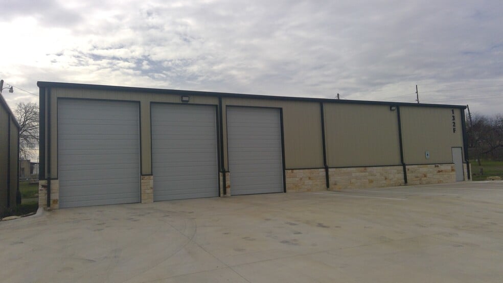 More Photos Of 132 N Grants Ln, White Settlement Flex For Sale