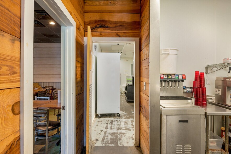 More Photos Of 1296 N Ferdon Blvd, Crestview Restaurant For Sale