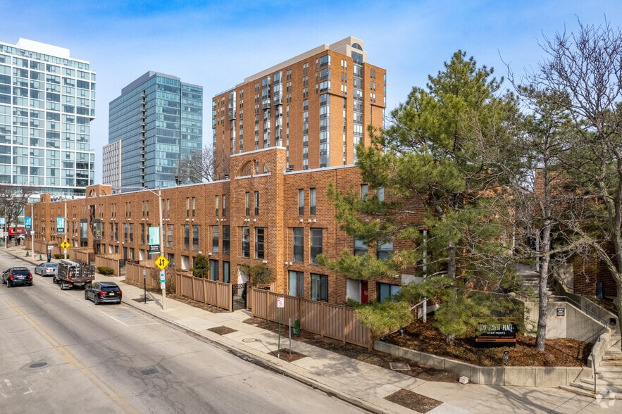 More Photos Of 100 Forest Pl, Oak Park Apartments For Lease