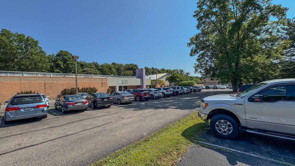 More Photos Of 5133 Darrow Rd, Hudson Health Club For Sale