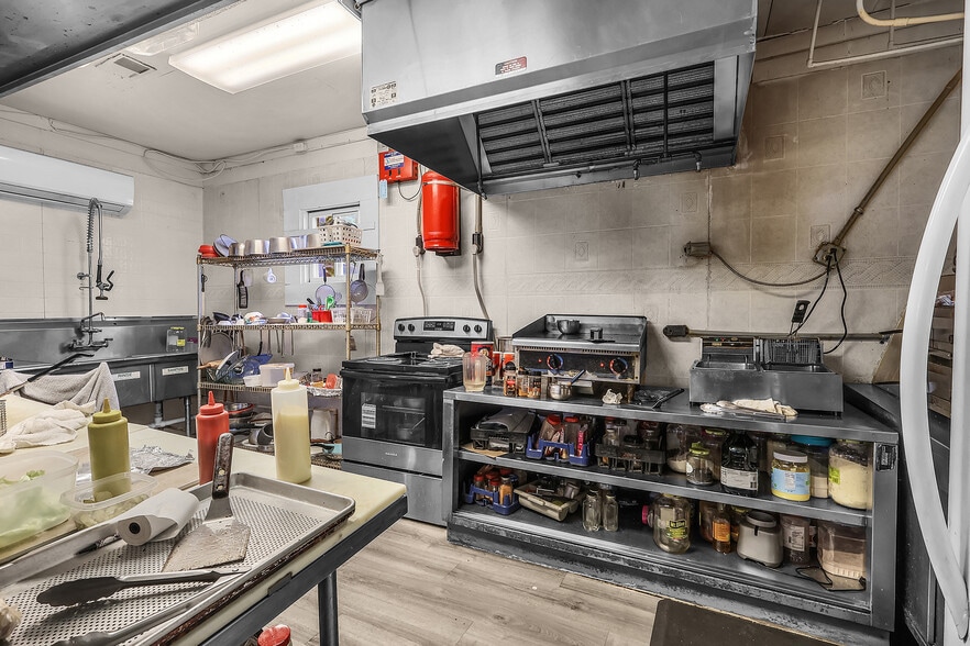 More Photos Of 2550 Parks Mill Rd, Buckhead Morgan Service Station For Sale